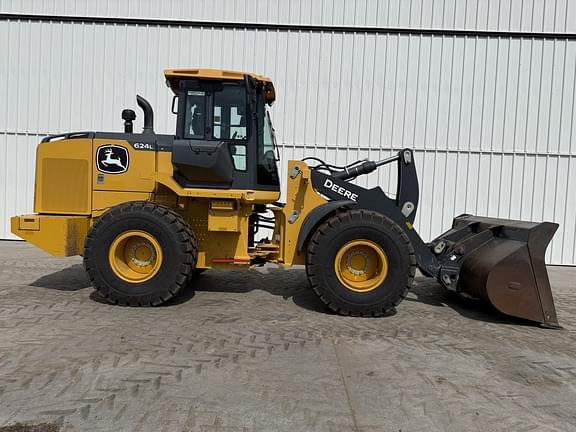 Image of John Deere 624L Primary image