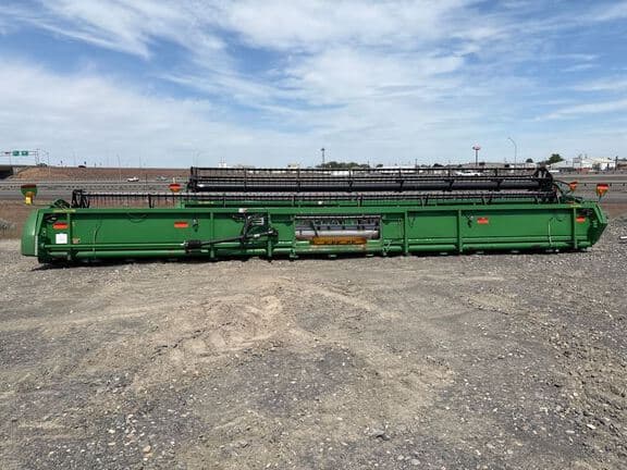 Image of John Deere 635F equipment image 3