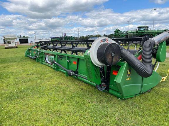 Image of John Deere 635F equipment image 4