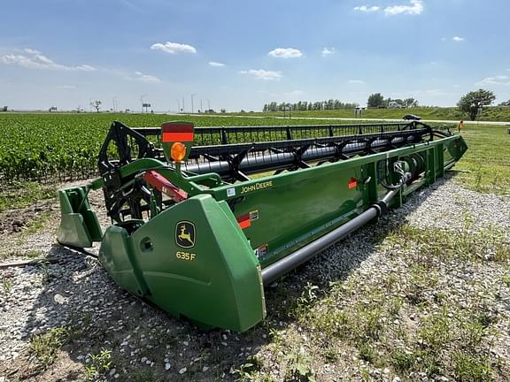 Image of John Deere 635F equipment image 4