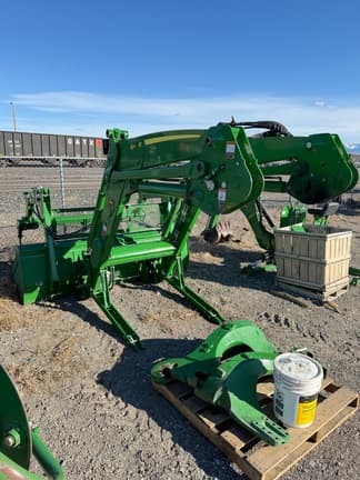 Image of John Deere 640R equipment image 2