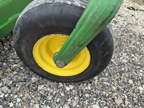Image of John Deere 652R equipment image 2