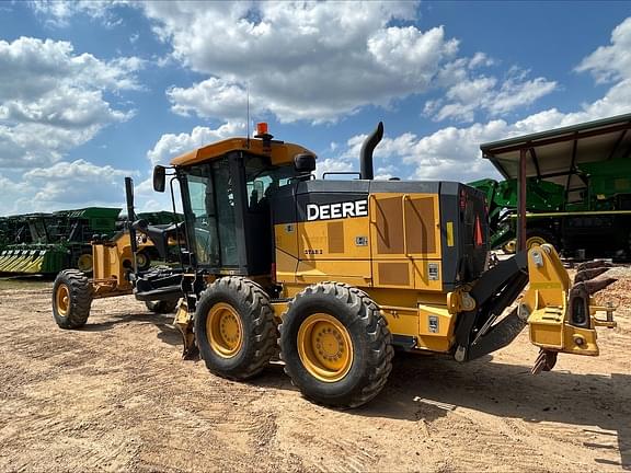 Image of John Deere 670G equipment image 3