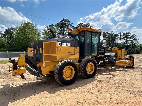 Image of John Deere 670G equipment image 1