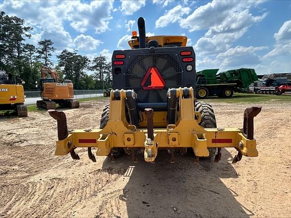 Image of John Deere 670G equipment image 4