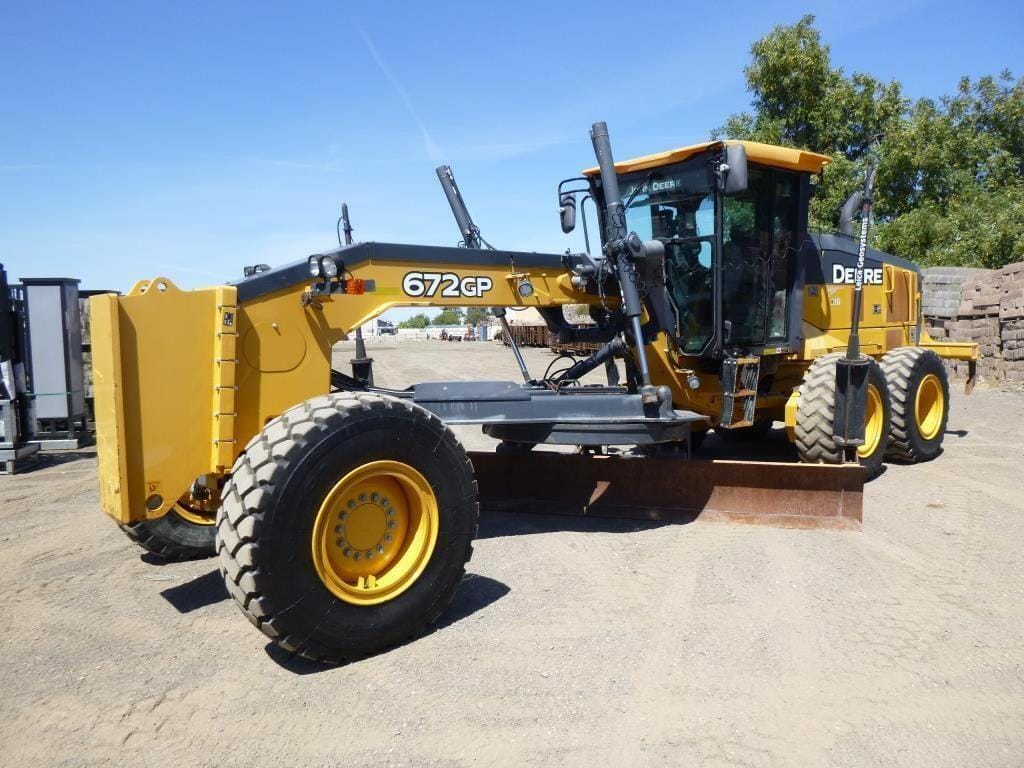 Main image John Deere 672GP