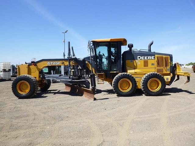 Image of John Deere 672GP equipment image 4