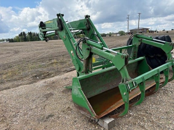 Main image John Deere 680R