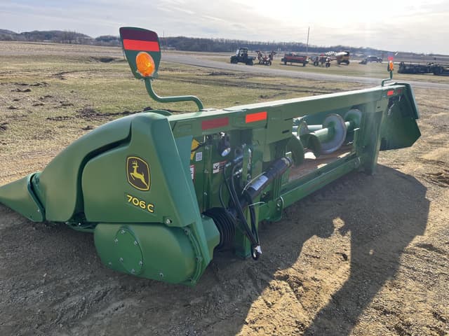 Image of John Deere 706C equipment image 4