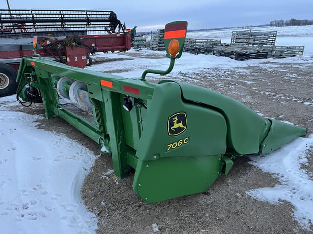 Image of John Deere 706C equipment image 3