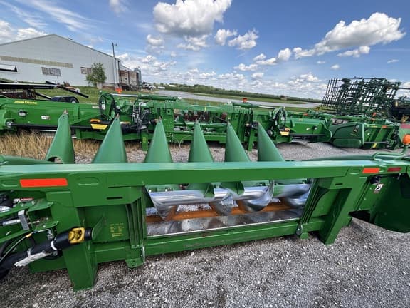 Image of John Deere 706C equipment image 1