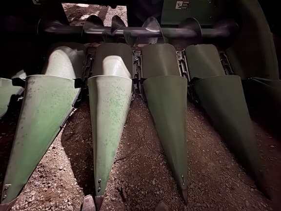 Image of John Deere 706C equipment image 2