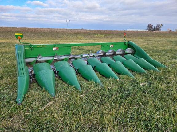 Image of John Deere 708C equipment image 2