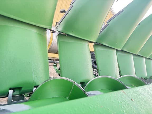 Image of John Deere 712C equipment image 2