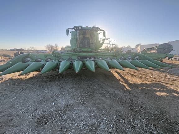 Image of John Deere 712FC Primary image