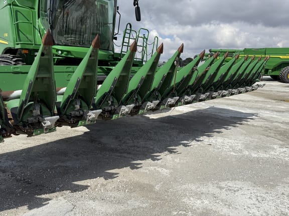 Main image John Deere 718C