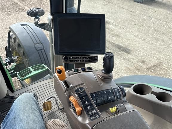 Image of John Deere 7210R equipment image 4