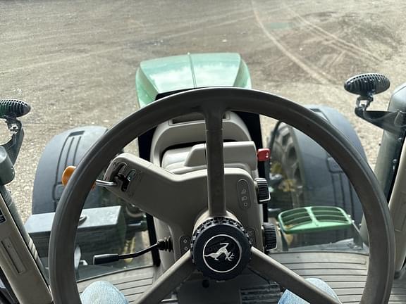Image of John Deere 7210R equipment image 3