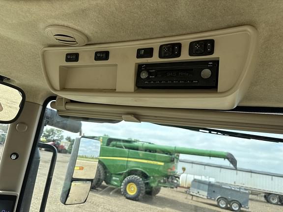 Image of John Deere 7210R equipment image 2