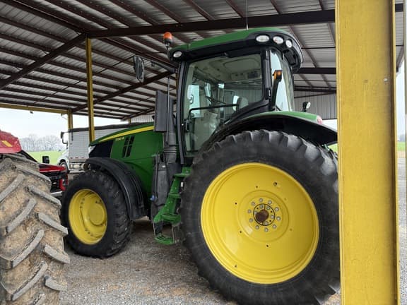 Image of John Deere 7210R equipment image 3