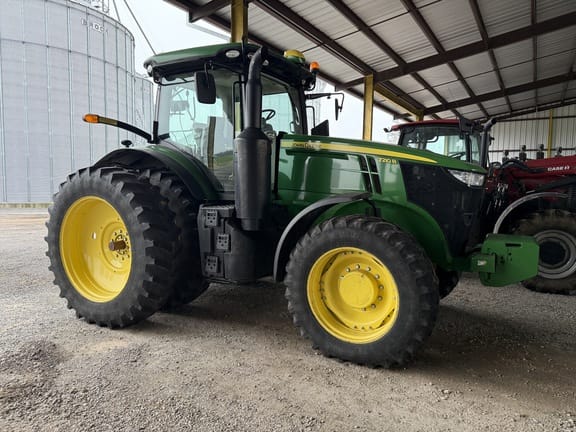 2019 John Deere 7210R Equipment Image0
