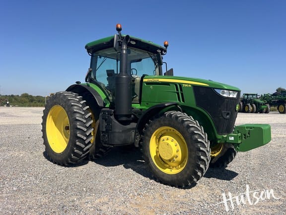 2019 John Deere 7210R Equipment Image0