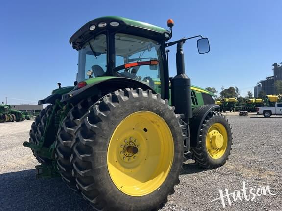 Image of John Deere 7210R equipment image 2