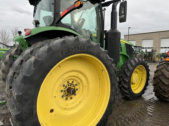 Image of John Deere 7230R equipment image 4