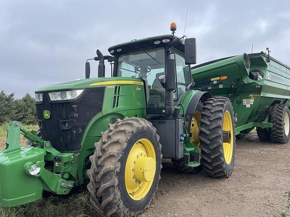 Image of John Deere 7310R equipment image 1