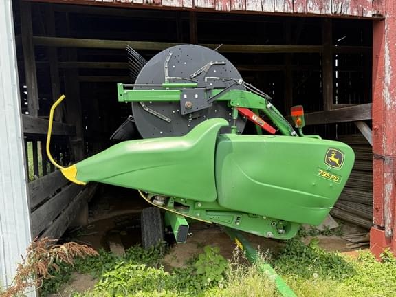 Image of John Deere 735FD equipment image 3