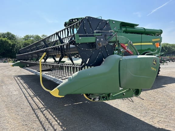 2019 John Deere 735FD Equipment Image0