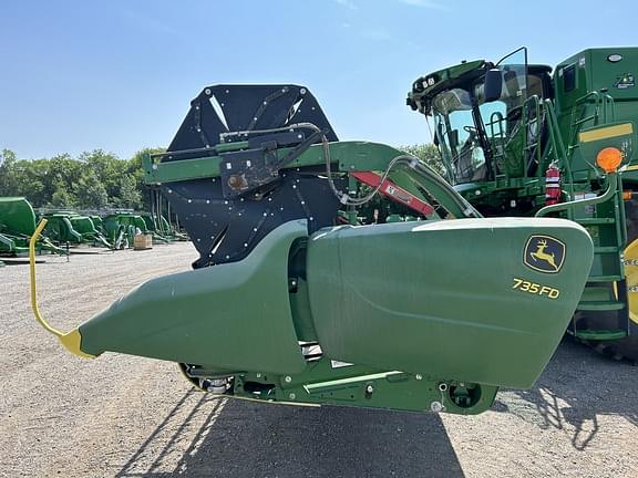 Image of John Deere 735FD equipment image 2