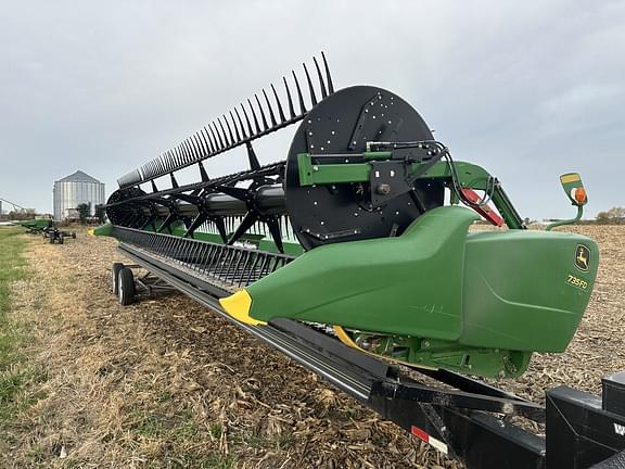 Image of John Deere 735FD equipment image 3