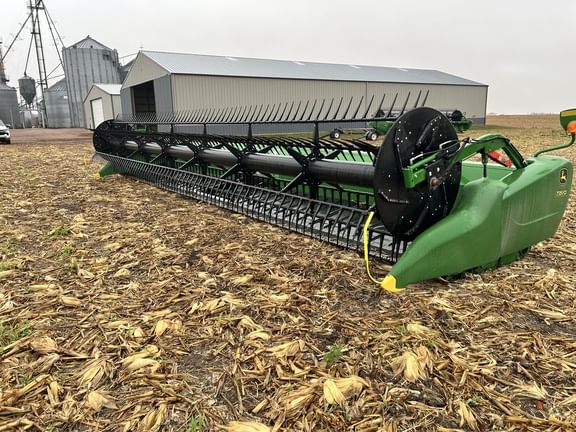 2019 John Deere 735FD Equipment Image0