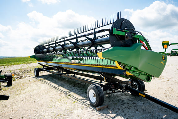 2019 John Deere 735FD Equipment Image0
