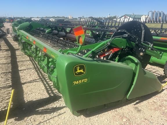 Image of John Deere 745FD equipment image 2