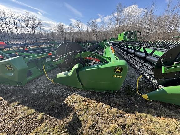 Image of John Deere 745FD equipment image 2