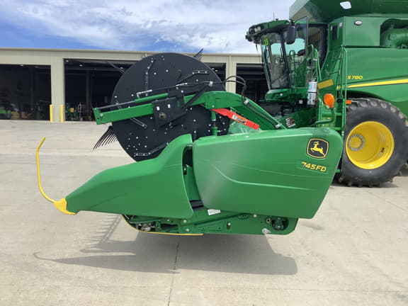 Image of John Deere 745FD equipment image 3