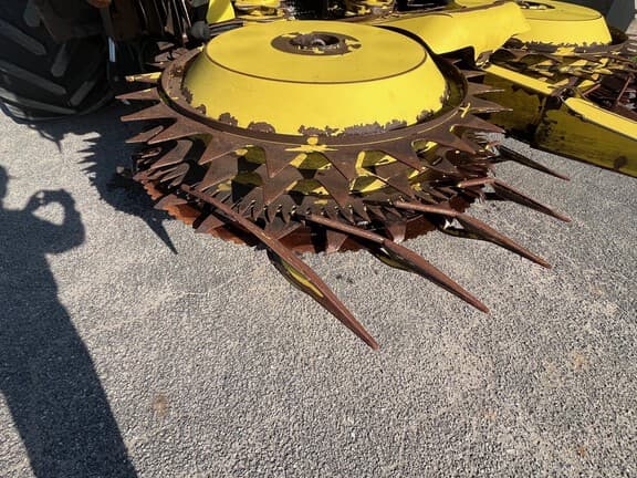 Image of John Deere 770 equipment image 1