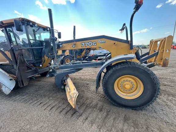Image of John Deere 770G equipment image 1
