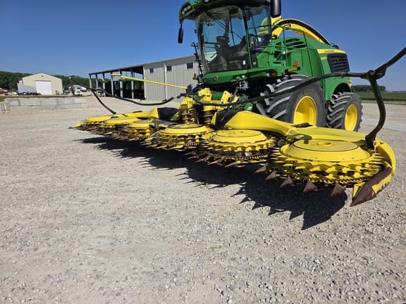 2019 John Deere 772 Equipment Image0