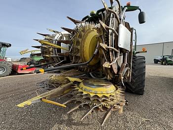 2019 John Deere 772 Equipment Image0