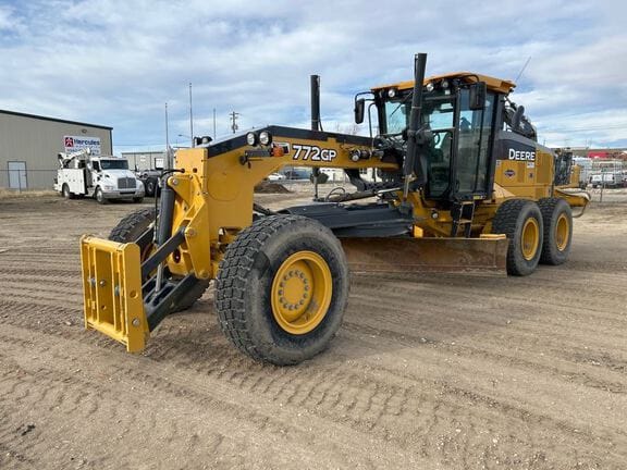 2019 John Deere 772GP Equipment Image0