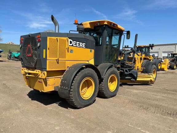 Image of John Deere 772G equipment image 4