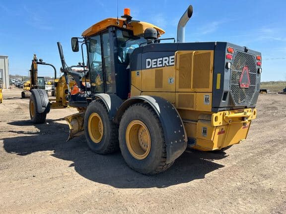 Image of John Deere 772G equipment image 2