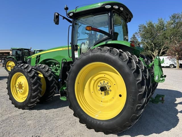 Image of John Deere 8245R equipment image 4