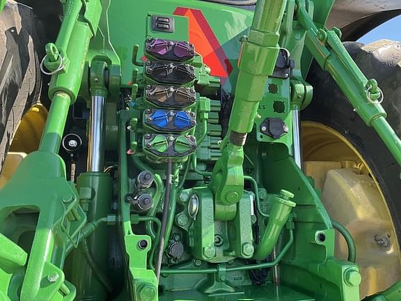 Image of John Deere 8245R equipment image 4