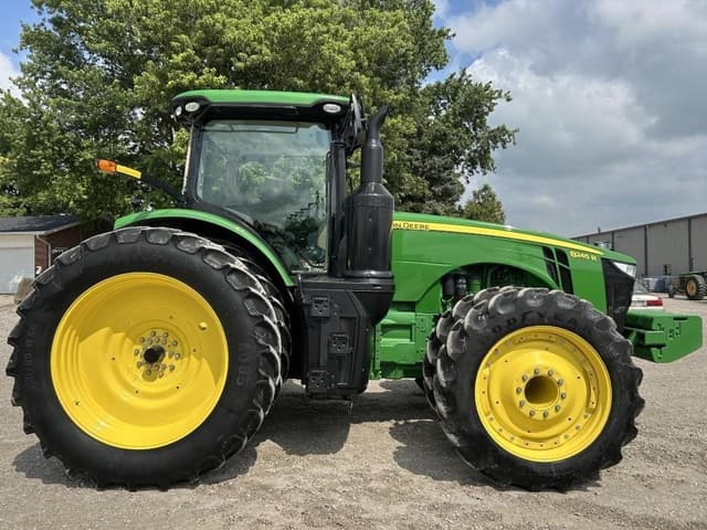 Image of John Deere 8245R equipment image 3