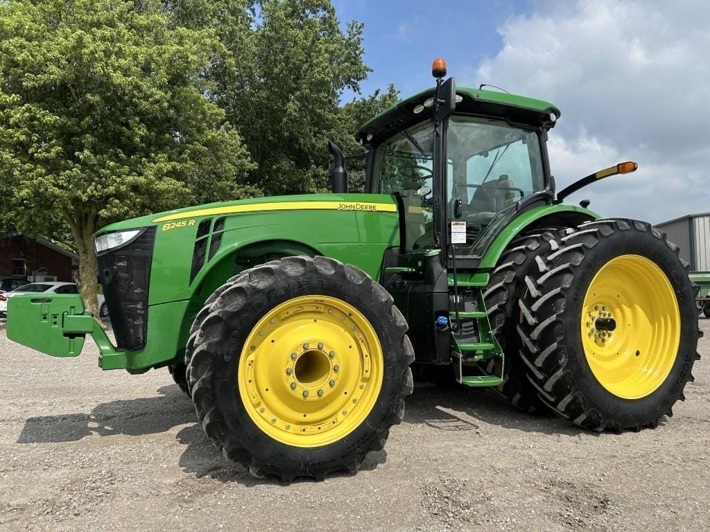 2019 John Deere 8245R Equipment Image0