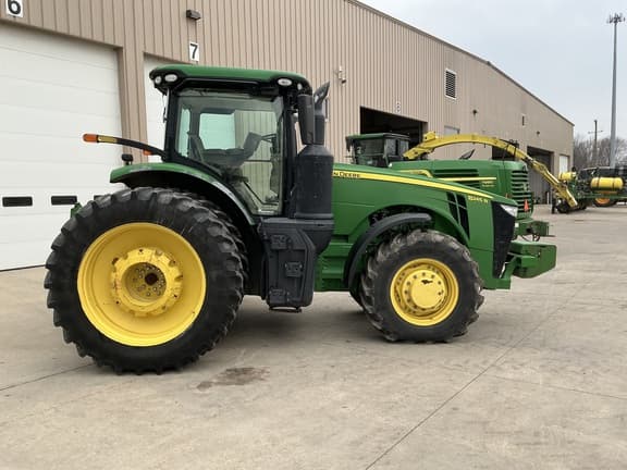 Image of John Deere 8245R equipment image 1
